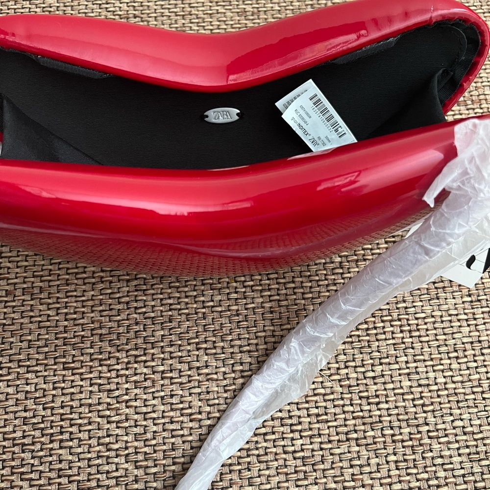 Zara NWT Red Lips Bag. Read the description and see photos - Picture 8 of 10